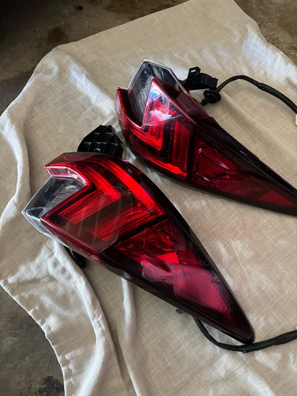Lexus 2016-2022 RX outer tail lights - Picture 5 of 9